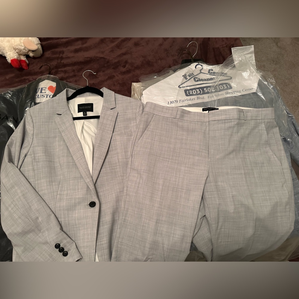 Banana Republic Suit - Women - EUC - Size 14